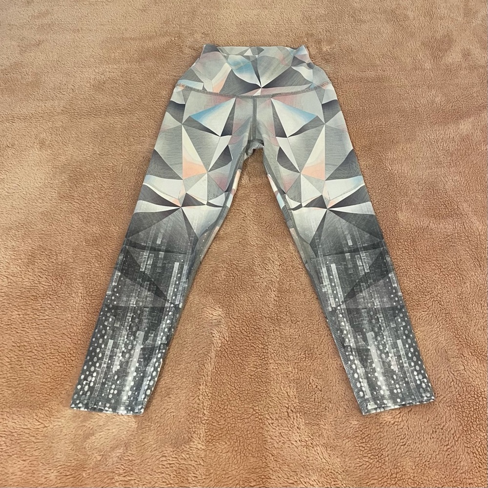Evolution and Creation print capri leggings